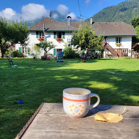 Sachserhof Fuer Familien Und Paaren In - Grosse Garten, Gratis Parken & Welan,nebenan Drauradweg Zum Radfahren Und Wandern Zentral Gelegen In Kaernten Zwischen Berge Und Seen Daire Sachsenburg