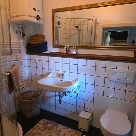Sachserhof-Herz Zuhause, Seele Auftanken, Fuer Familien Und Paaren- Grosse Garten, Pool, Gratis Parken & Welan, Zentral Gelegen In Kaernten Zwischen Berge Und Seen Apartament Sachsenburg