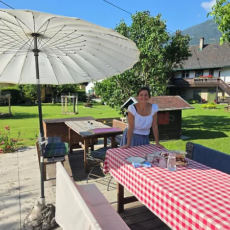 Sachserhof-Herz Zuhause, Seele Auftanken, Fuer Familien Und Paaren- Grosse Garten, Pool, Gratis Parken & Welan, Zentral Gelegen In Kaernten Zwischen Berge Und Seen