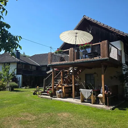 Sachserhof-Herz Zuhause, Seele Auftanken, Fuer Familien Und Paaren- Grosse Garten, Pool, Gratis Parken & Welan, Zentral Gelegen In Kaernten Zwischen Berge Und Seen Daire