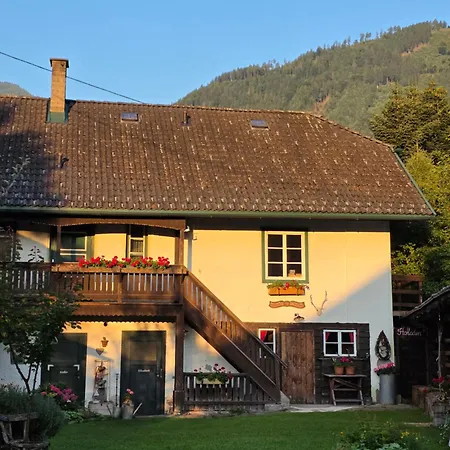 Apartment Sachserhof-herz Zuhause, Seele Auftanken, Fuer Familien Und Paaren- Grosse Garten, Pool, Gratis Parken & Welan, Zentral Gelegen In Kaernten Zwischen Berge Und Seen Sachsenburg