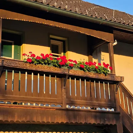 Sachserhof-herz Zuhause, Seele Auftanken, Fuer Familien Und Paaren- Grosse Garten, Pool, Gratis Parken & Welan, Zentral Gelegen In Kaernten Zwischen Berge Und Seen Sachsenburg